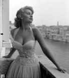 1139949320Sophia_Loren_1955.jpg